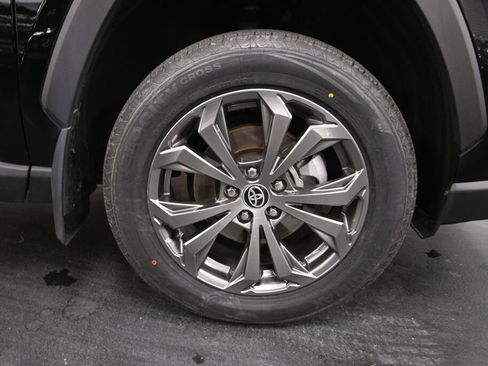 Used 2022 Toyota RAV4 XLE Premium image 31