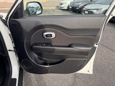 Used 2017 Kia Soul + FWD image 30