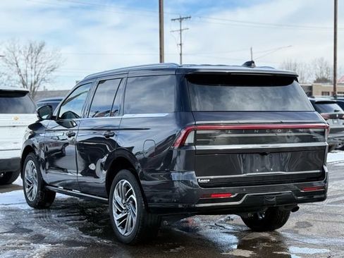 Used 2025 Lincoln Navigator Reserve image 51