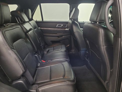 Used 2018 Ford Explorer Limited image 19