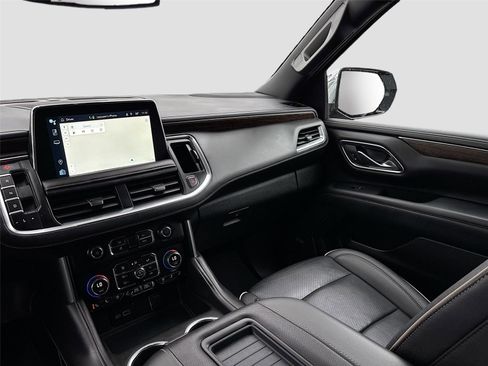 Used 2023 Chevrolet Suburban Premier image 23