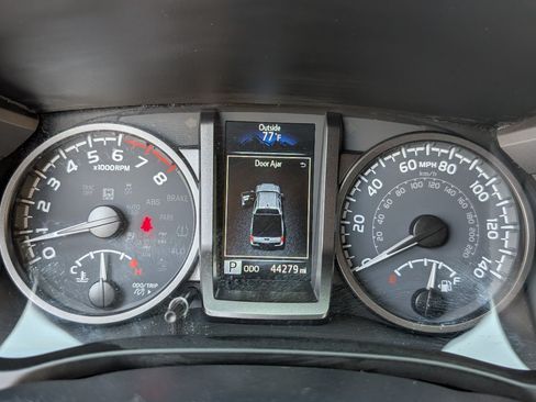 Used 2023 Toyota Tacoma TRD Sport w/ Black Out Package (TMS) AWD/4WD image 19