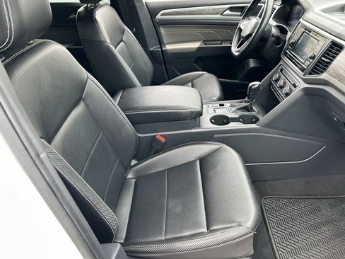 Used 2022 Volkswagen Atlas Cross Sport SE FWD image 9
