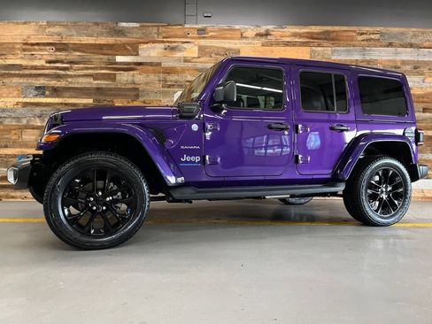 Used 2023 Jeep Wrangler Unlimited Sahara w/ Cold Weather Group AWD/4WD image 33