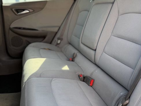 Used 2018 Chevrolet Malibu LT FWD image 18