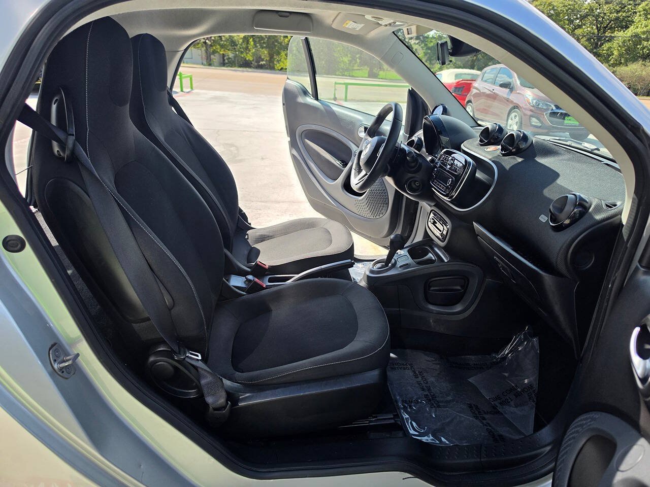 Used 2016 smart fortwo passion w/ Sport Package RWD image 27