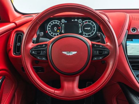 Used 2022 Aston Martin DBX image 16