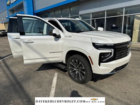 Used 2025 Chevrolet Suburban High Country AWD/4WD image 39