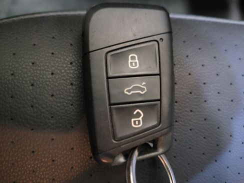 Used 2021 Volkswagen Jetta SE FWD image 32