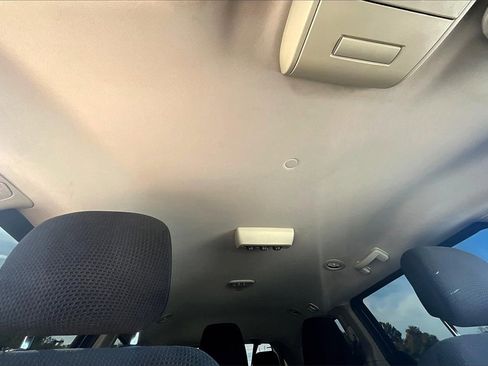 Used 2019 Dodge Grand Caravan SE w/ UConnect Hands-Free Group image 20