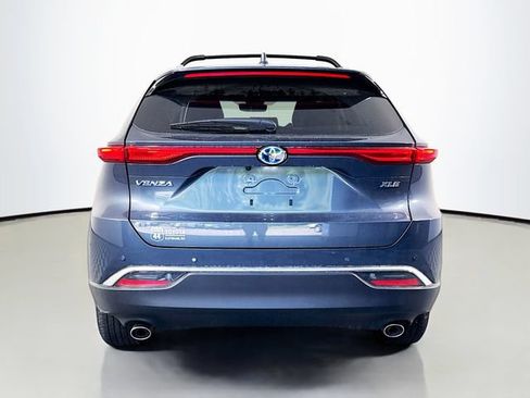 Used 2024 Toyota Venza XLE AWD/4WD image 5