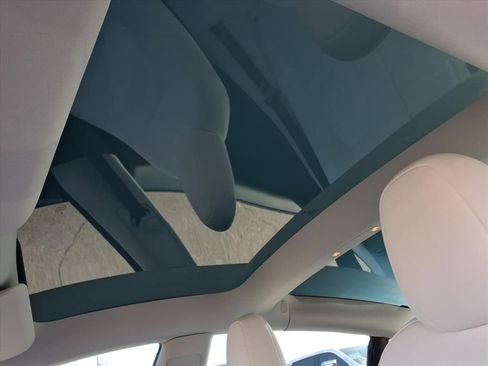 Used 2023 Tesla Model 3 Standard Range image 17