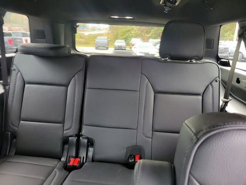 Used 2025 GMC Yukon XL Denali w/ Denali Reserve Package image 24