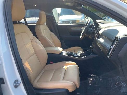 Used 2022 Volvo XC40 T5 Inscription w/ Climate Package image 30