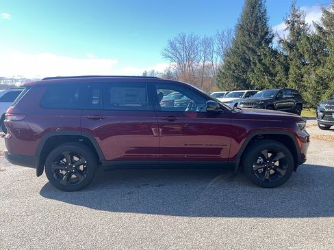 New 2025 Jeep Grand Cherokee L Altitude image 4
