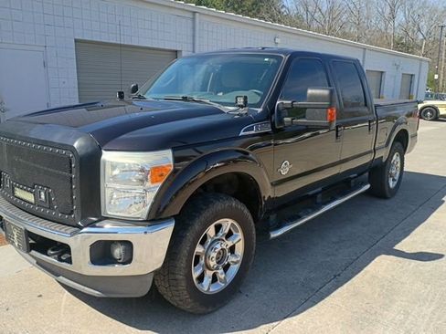 Used 2013 Ford F250 Lariat w/ Lariat Interior Pkg image 4