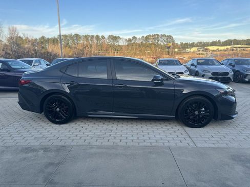 Used 2025 Toyota Camry SE image 8