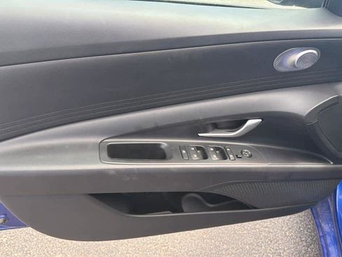 Used 2025 Hyundai Elantra Hybrid FWD image 8