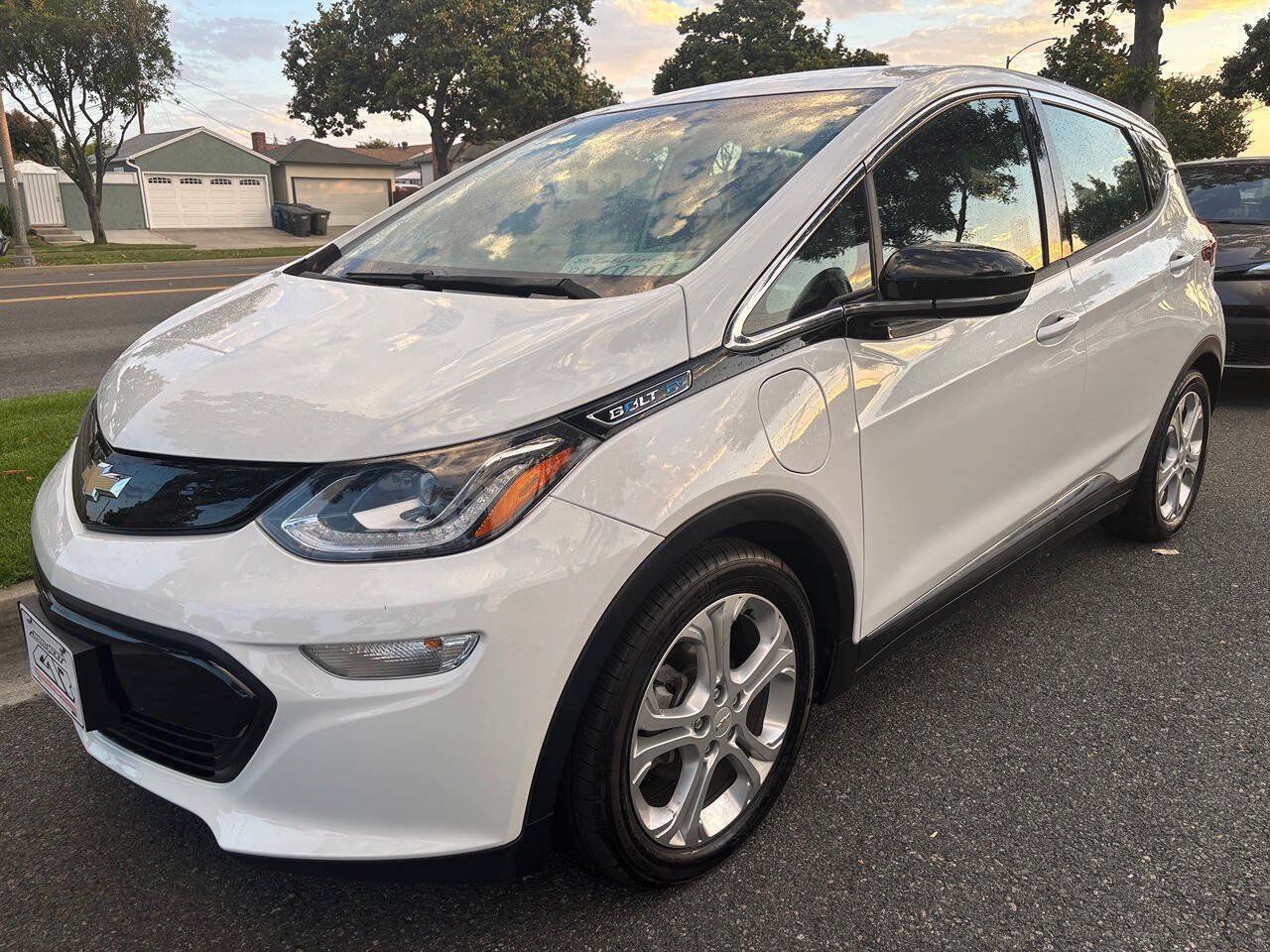 Used 2019 Chevrolet Bolt LT FWD image 2