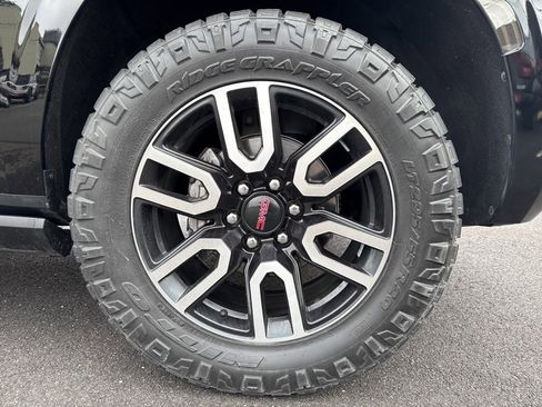 Used 2021 GMC Yukon AT4 w/ AT4 Premium Plus Package image 13