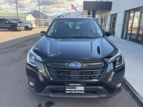 Used 2023 Subaru Forester Premium image 2