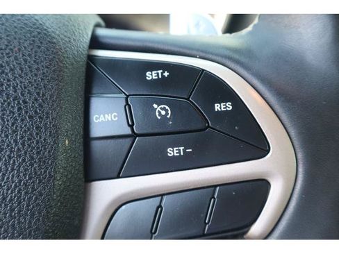 Used 2017 Jeep Grand Cherokee Limited AWD/4WD image 14