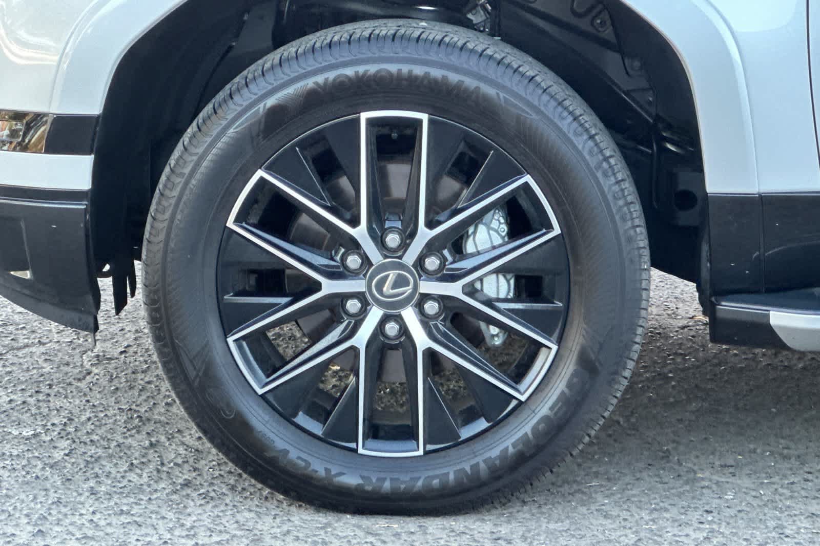 Used 2025 Lexus GX 550 w/ Cold Area Package AWD/4WD image 37