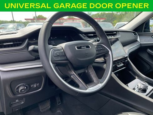 Used 2024 Jeep Grand Cherokee Limited w/ Black Appearance Package AWD/4WD image 18