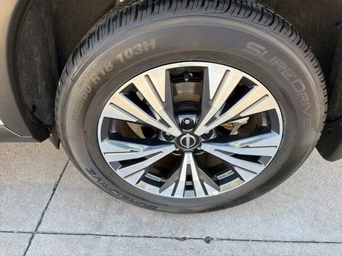 Used 2023 Nissan Rogue SV w/ SV Premium B Package image 30