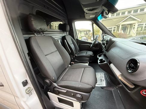 Used 2021 Mercedes-Benz Sprinter 2500 image 17
