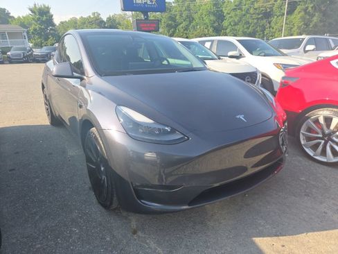 Used 2023 Tesla Model Y Long Range AWD/4WD image 2