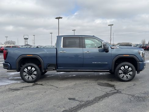 New 2026 GMC Sierra 3500 Denali w/ Denali Reserve Package image 3