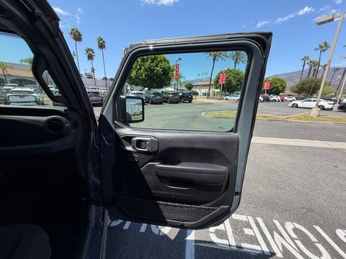 Used 2024 Jeep Wrangler Unlimited Rubicon 4xe AWD/4WD image 15