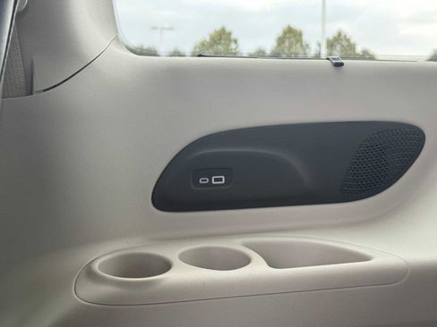 Used 2023 Chrysler Pacifica Limited image 21