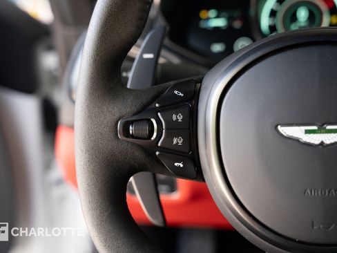 Used 2022 Aston Martin V8 Vantage Coupe RWD image 21