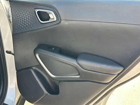 Used 2020 Kia Soul S image 16