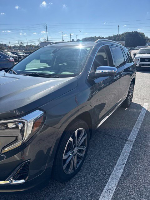 Used 2020 GMC Terrain Denali w/ Denali Premium Package FWD image 3