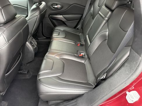 Used 2019 Jeep Cherokee Latitude Plus image 20