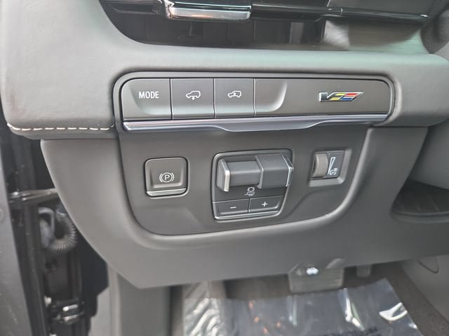Certified 2023 Cadillac Escalade V AWD/4WD image 18