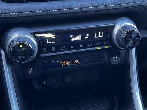 Used 2021 Toyota RAV4 XLE Premium image 18