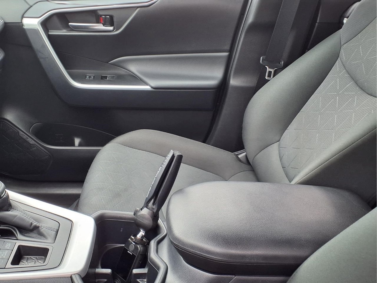 Used 2025 Toyota RAV4 XLE AWD/4WD image 14