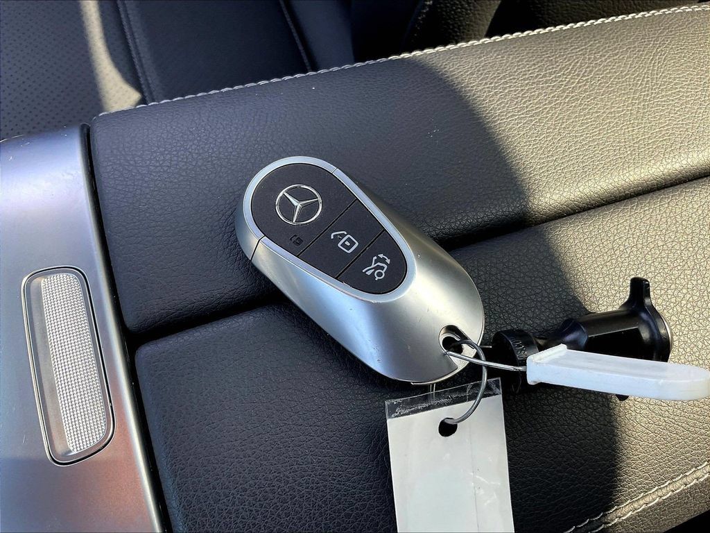 Used 2026 Mercedes-Benz GLC 300 image 34