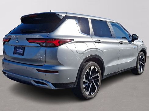 Used 2023 Mitsubishi Outlander SE image 6