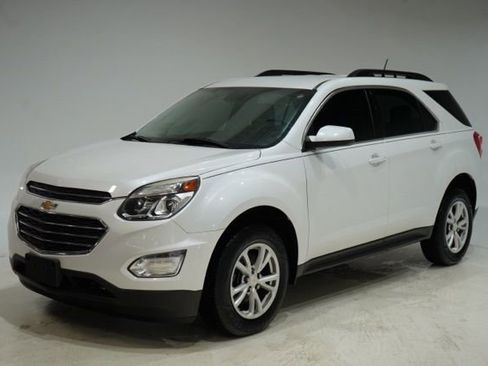 Used 2017 Chevrolet Equinox LT w/ Convenience Package image 3