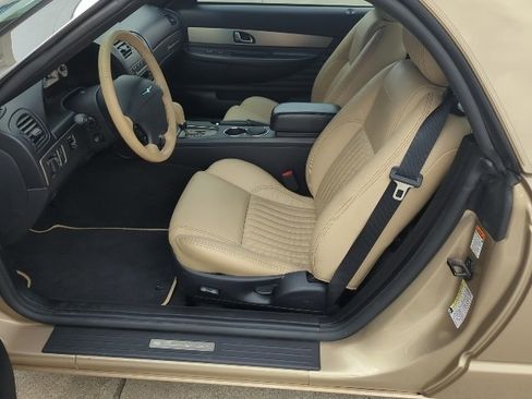 Used 2005 Ford Thunderbird image 14