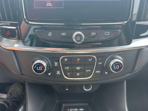 Used 2023 Chevrolet Traverse LT FWD image 29