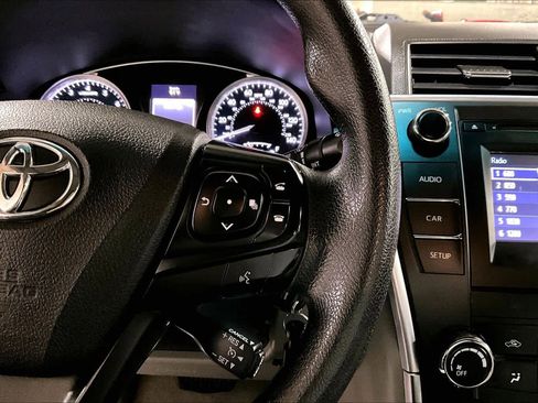 Used 2016 Toyota Camry LE image 24