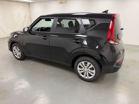 Used 2021 Kia Soul LX image 3