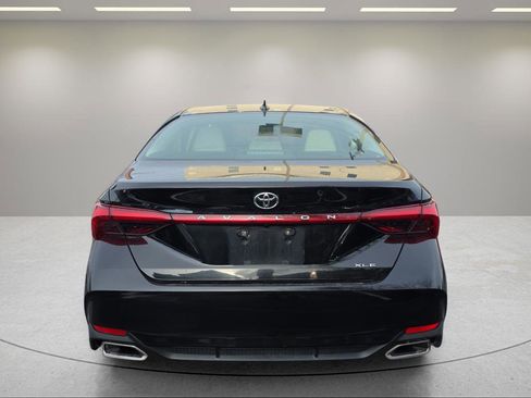 Used 2019 Toyota Avalon XLE w/ Moonroof Package image 6
