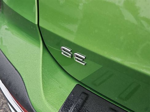 New 2025 Volkswagen Taos SE image 5